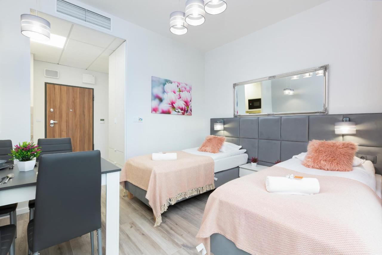 Apartments With Parking Warsaw Business Center By Noclegi Renters Exteriör bild